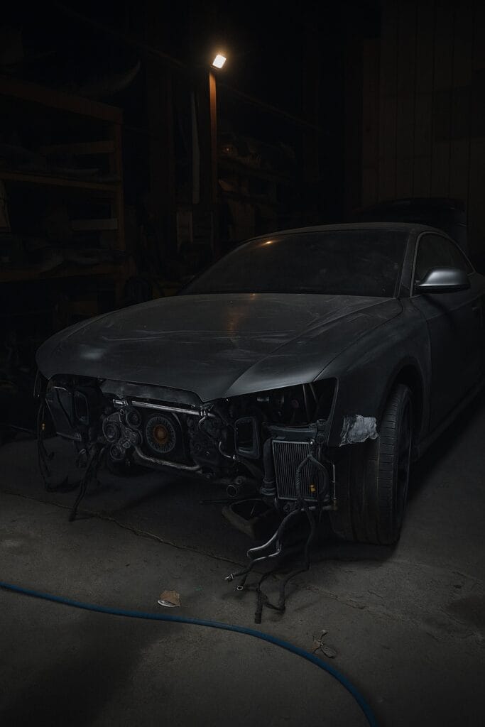 Voiture en cours de réparation carrosserie