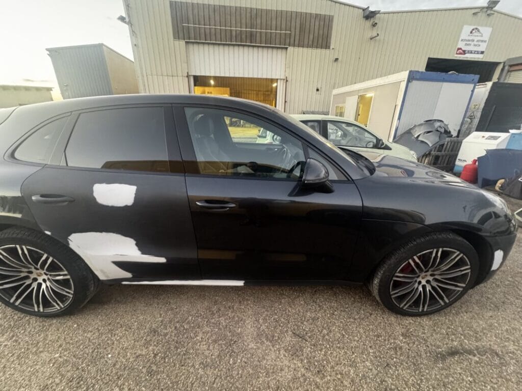 Avant: Porsche Macan coté passager