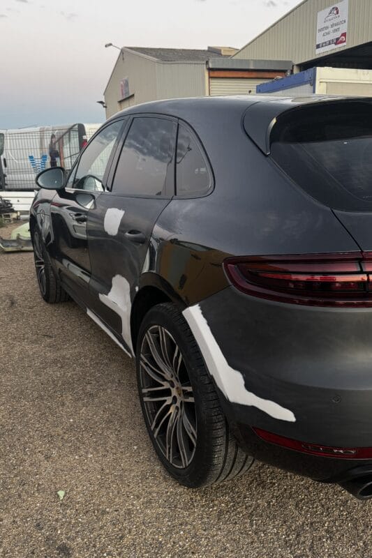 Avant: Porsche Macan coté conducteur